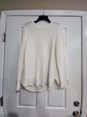 Maurices sweater size Large